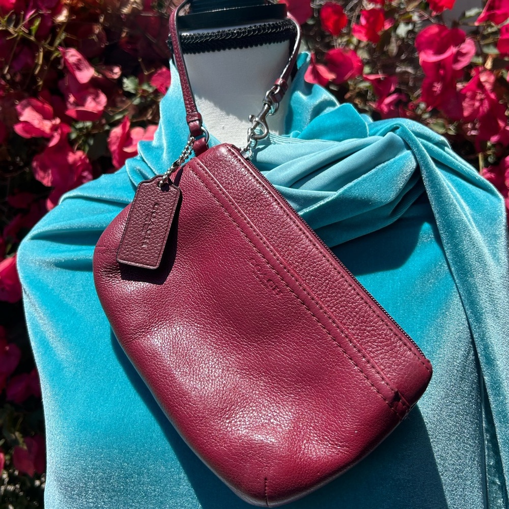 Coach Crimson Red Leather Wristlet 🍇♥️